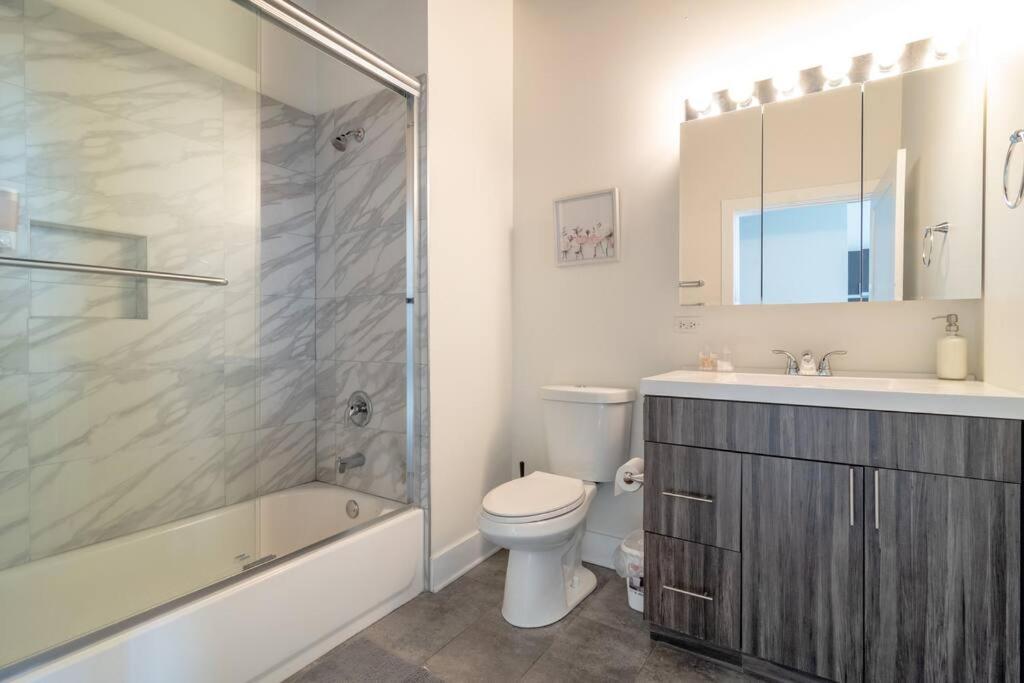 Spacious 2Br Vacation Rental With City View, Optional Parking And Gym Near Mccormick Place & Downtown Chicago Attractions Eksteriør billede